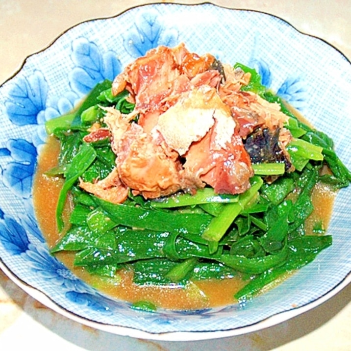 にら大量消費!にらと鯖味噌缶で時短の和え物♪